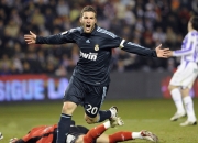 熊猫体育app-奥运前哨战，字母哥接管关键战役，开拓者完胜马刺的战术启示